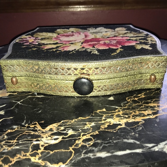 Vintage Roses Floral NEEDLEPOINT Ornate Box Purse - Picture 2 of 10